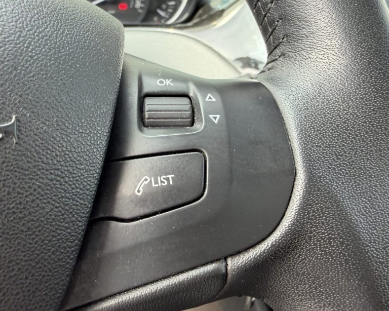 Peugeot 208 e-HDi 92ch Business Pack – Bon état - 2014 – 167 000 km – BVM5 – Gris Aluminium