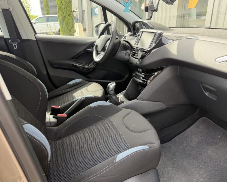 Peugeot 208 e-HDi 92ch Business Pack – Bon état - 2014 – 167 000 km – BVM5 – Gris Aluminium