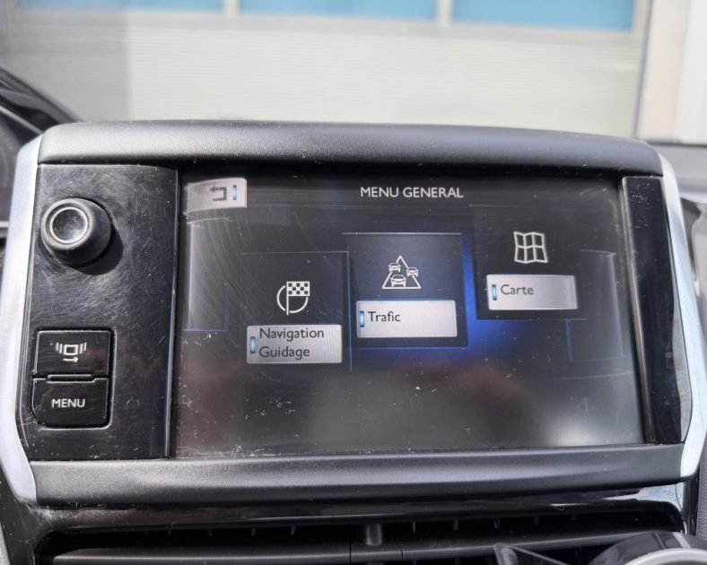 Peugeot 208 e-HDi 92ch Business Pack – Bon état - 2014 – 167 000 km – BVM5 – Gris Aluminium