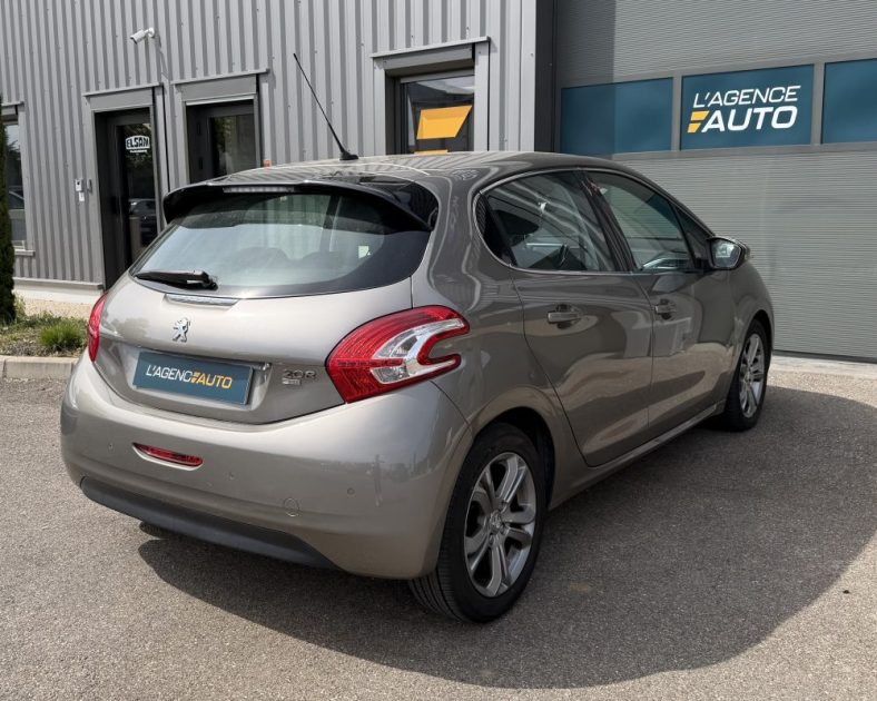 Peugeot 208 e-HDi 92ch Business Pack – Bon état - 2014 – 167 000 km – BVM5 – Gris Aluminium