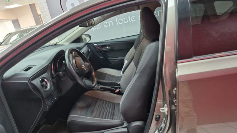 TOYOTA AURIS BERLINE 136cv AUTO DESIGN/1 ERE MAIN/TVA RECUPERABLE