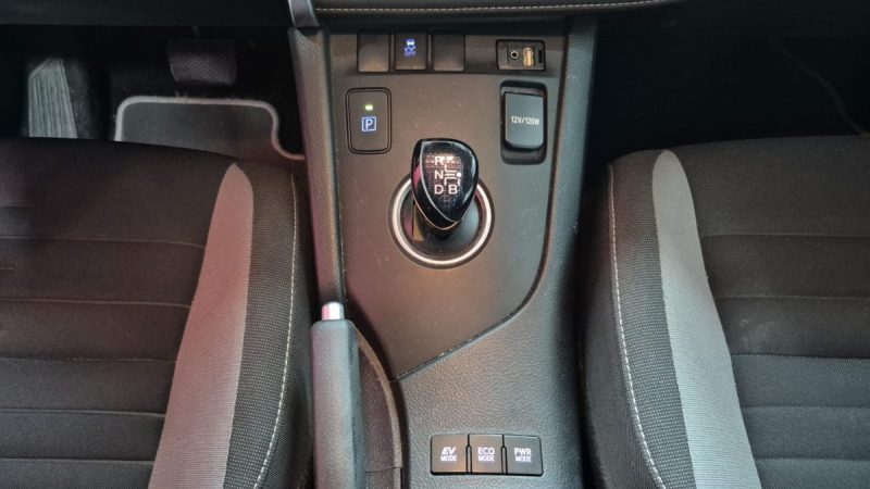 TOYOTA AURIS BERLINE 136cv AUTO DESIGN/1 ERE MAIN/TVA RECUPERABLE