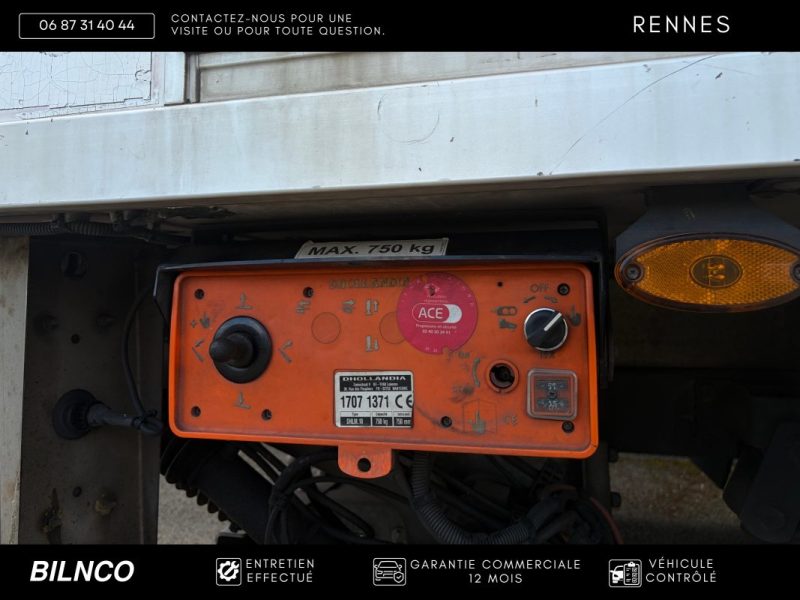 PRIX AFFICHÉ TTC Iveco Daily 6 35-C14 2.3D / Frigorifique / Thermo King V-300 Max / Hayon Dhollandia