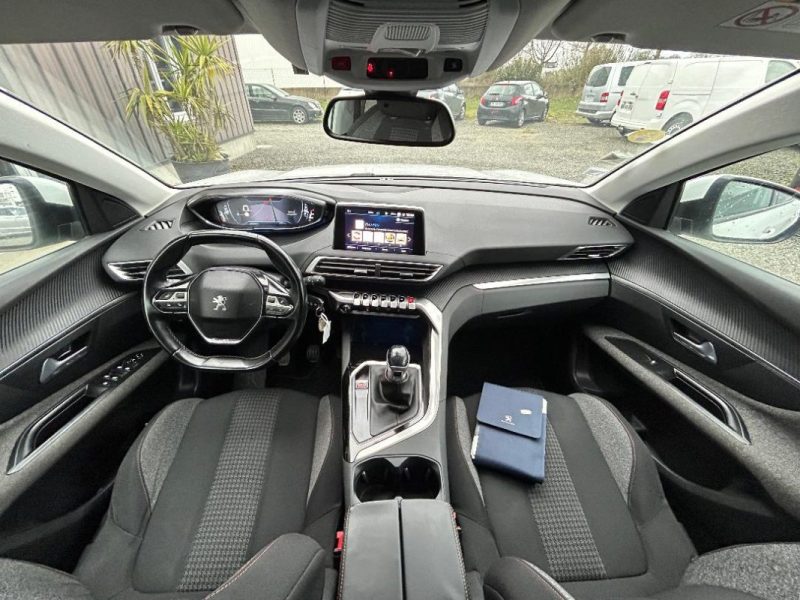 PEUGEOT 3008 1.5 BLUE HDI TURBO  2018