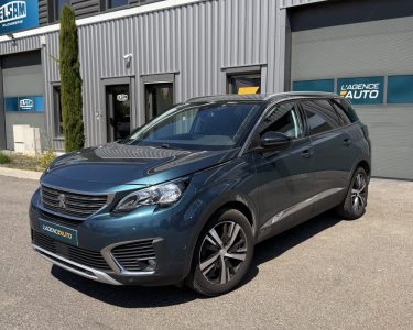 Peugeot 5008 II 130ch Access – 2019 – BVM6 – 7 places – Attelage