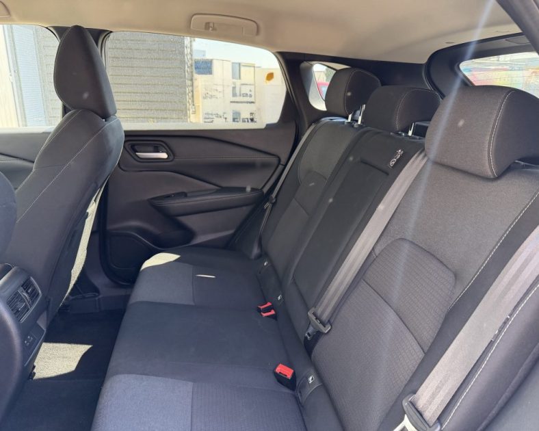 NISSAN Qashqai 140ch Mild Hybrid N-Connecta - Caméra 360° - Entretien Complet -  FAIBLE KILOMETRAGE