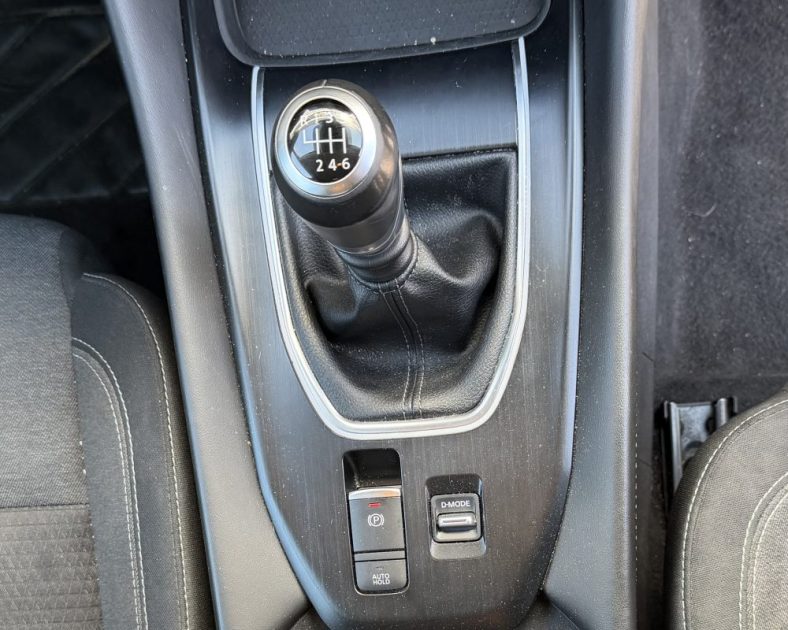 NISSAN Qashqai 140ch Mild Hybrid N-Connecta - Caméra 360° - Entretien Complet -  FAIBLE KILOMETRAGE