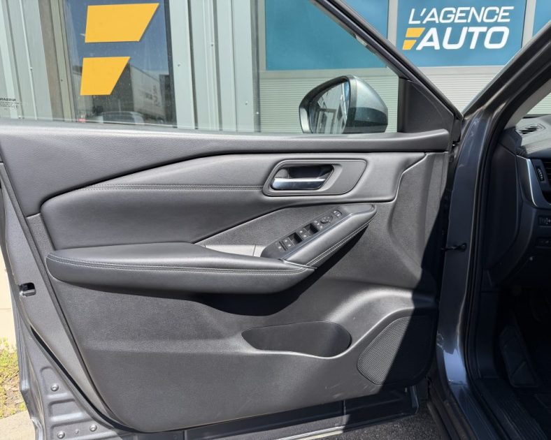 NISSAN Qashqai 140ch Mild Hybrid N-Connecta - Caméra 360° - Entretien Complet -  FAIBLE KILOMETRAGE