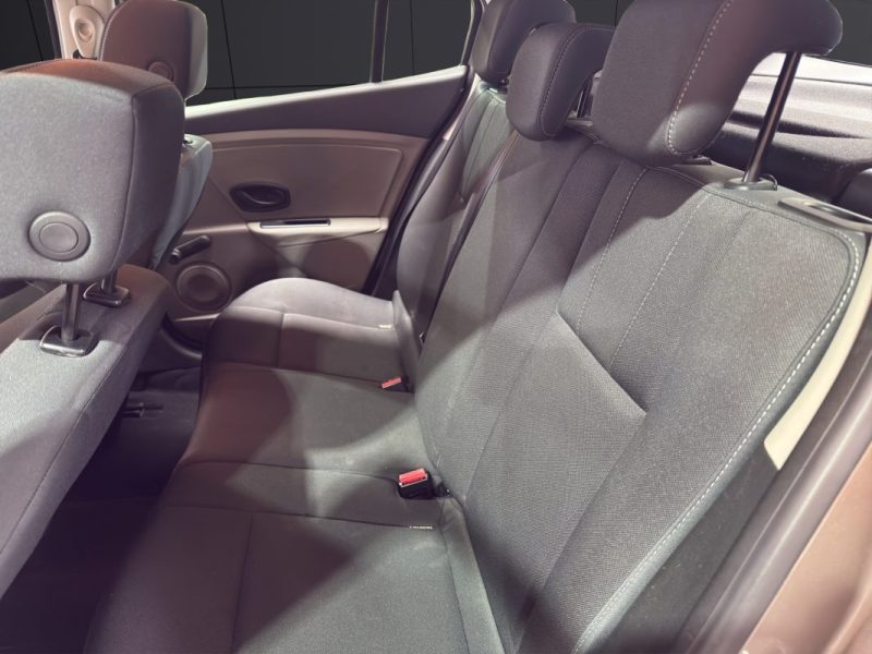 RENAULT MEGANE  1.6 16V TOMTOM EDITION 2011