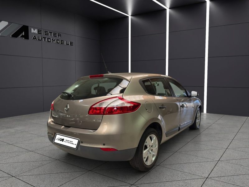 RENAULT MEGANE  1.6 16V TOMTOM EDITION 2011