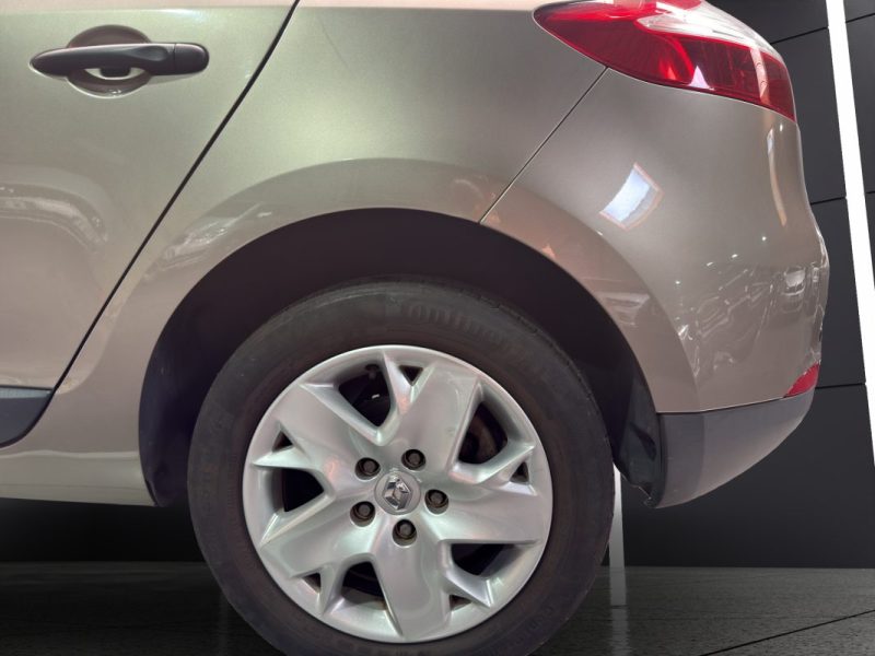 RENAULT MEGANE  1.6 16V TOMTOM EDITION 2011