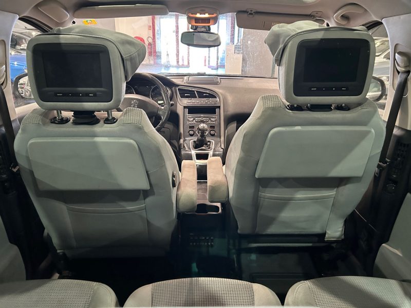 PEUGEOT 5008 2.0 HDI 150CH