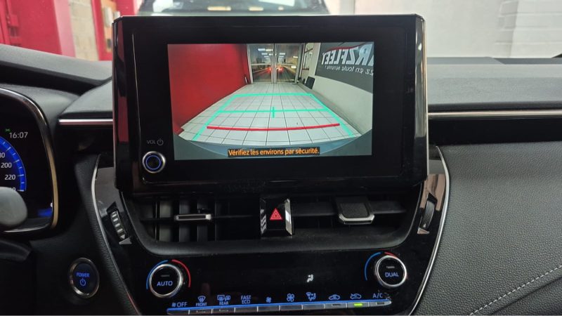 TOYOTA COROLLA BERLINE 122cv DYNAMIC BUSINESS/1 ERE MAIN/TVA RECUPERABLE