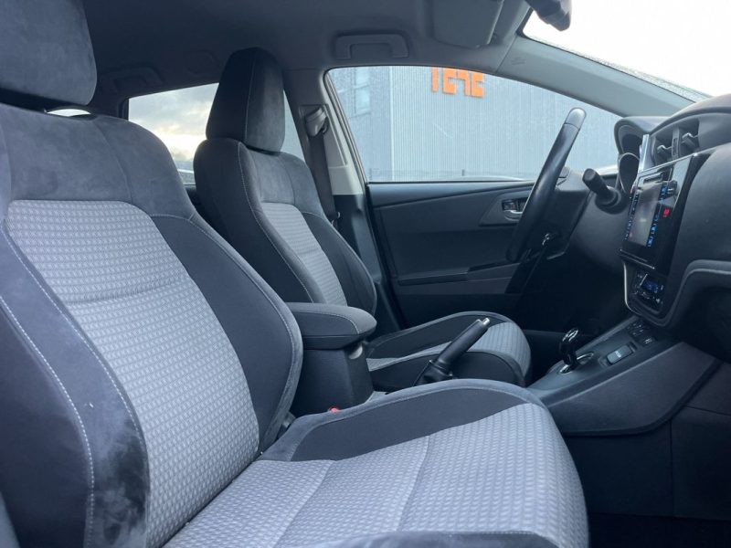 TOYOTA AURIS TOURING SPORTS 1.8 HYBRID 136h BLACK EDITION