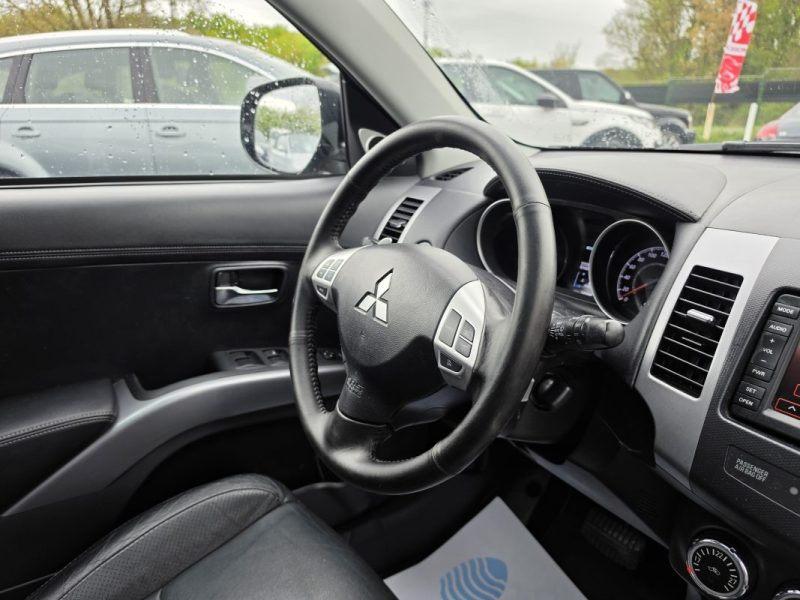 MITSUBISHI OUTLANDER  2012 - 244049 KM