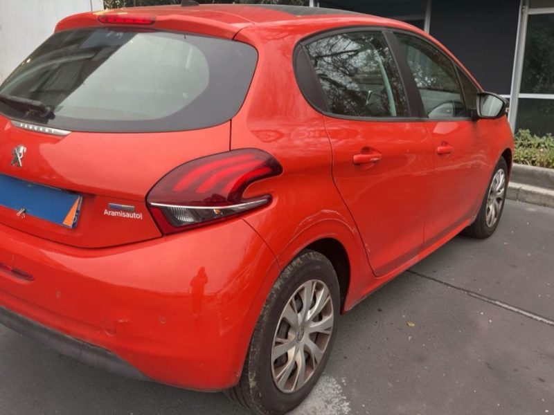 PEUGEOT 208 VTi  ALLURE 2017 PANO / CARPLAY / CAMERA