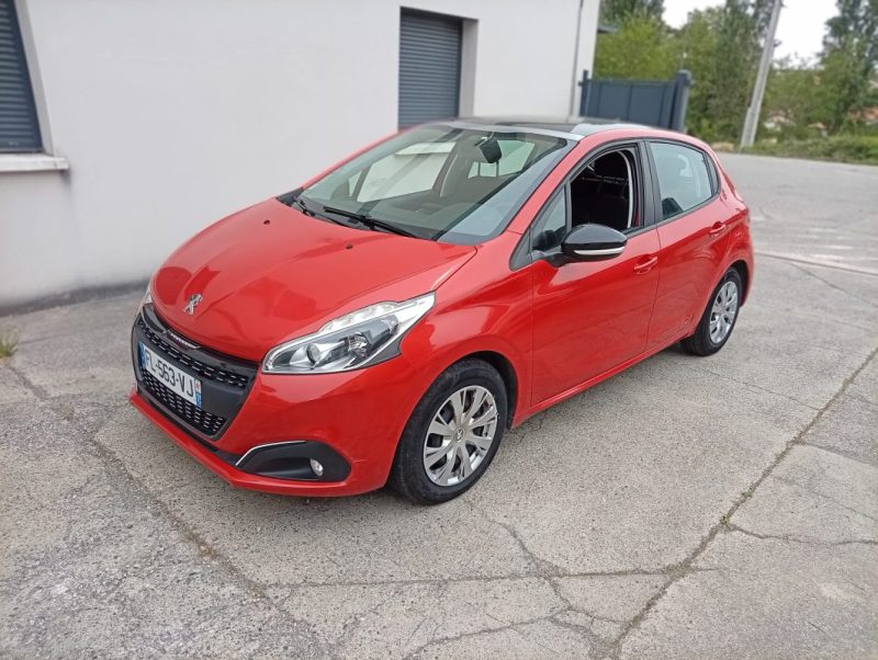 PEUGEOT 208 VTi  ALLURE 2017 PANO / CARPLAY / CAMERA