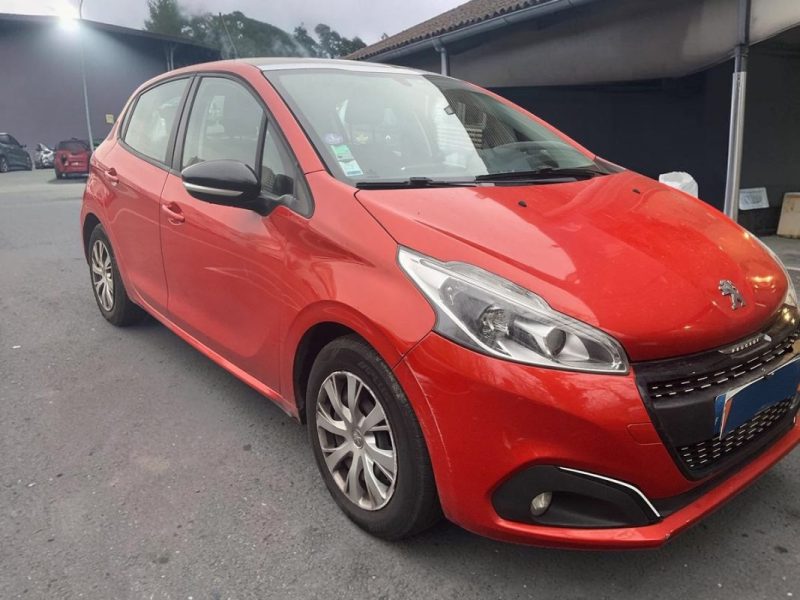 PEUGEOT 208 VTi  ALLURE 2017 PANO / CARPLAY / CAMERA