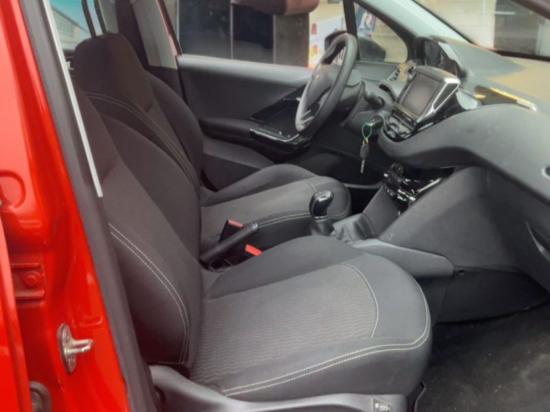 PEUGEOT 208 VTi  ALLURE 2017 PANO / CARPLAY / CAMERA