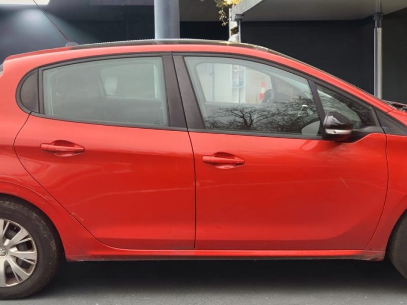 PEUGEOT 208 VTi  ALLURE 2017 PANO / CARPLAY / CAMERA