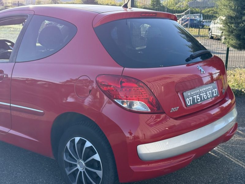 Peugeot 207 1.4 VTi 16v Série 64 Garantie 6 Mois
