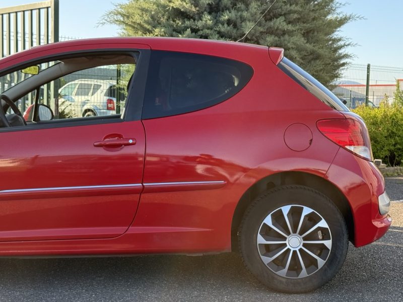 Peugeot 207 1.4 VTi 16v Série 64 Garantie 6 Mois