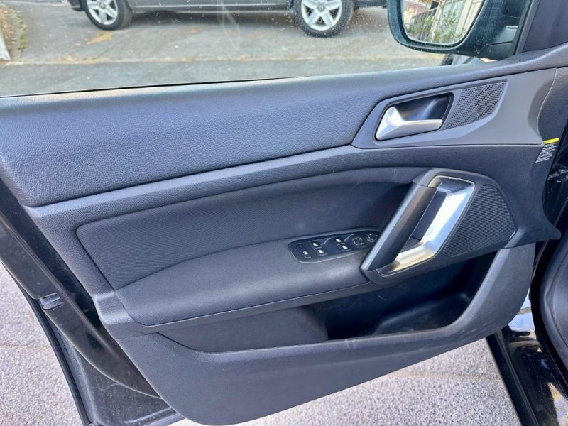 PEUGEOT 308 1.5 BlueHDI 130 ACTIVE EAT8 *1ère MAIN* 
