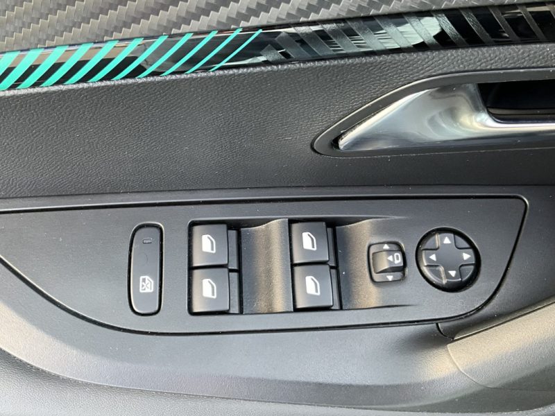 PEUGEOT 2008  1.5 BLUEHDI 130 CV ALLURE EAT8