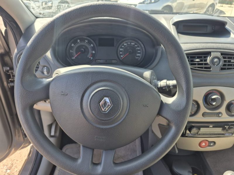 RENAULT Clio III Estate 1.2 i TCE 101 cv