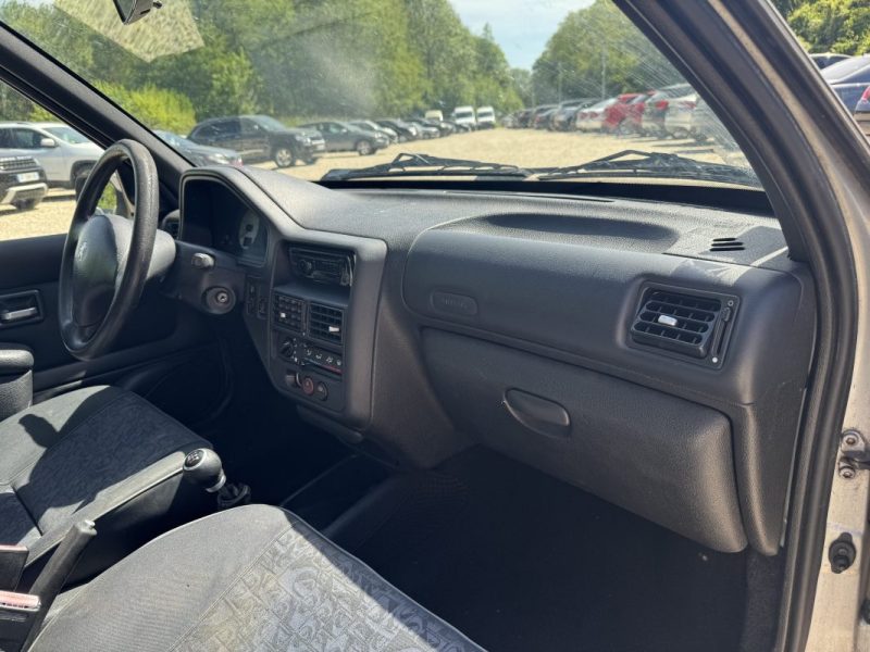 PEUGEOT 106 1.1 QUIKSILVER SPORT 60 CH 2003