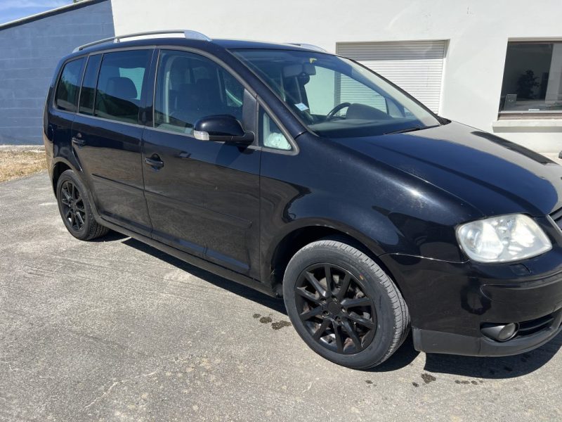Jolie VOLKSWAGEN TOURAN 2.0 TDI 140 Boîte automatique DSG SPORT 2006
