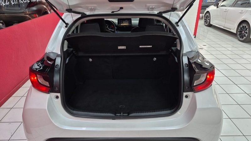 TOYOTA YARIS 4 BERLINE 116cv FRANCE BUSINESS 2022/1 ERE MAIN/TVA RECUPERABLE