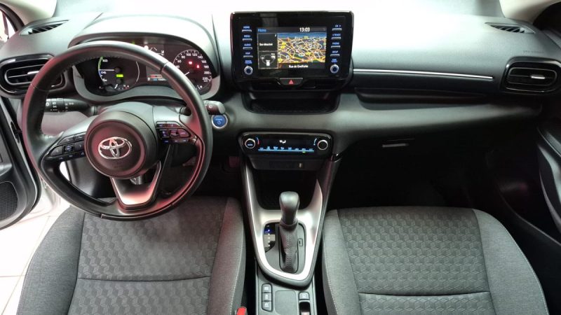 TOYOTA YARIS 4 BERLINE 116cv FRANCE BUSINESS 2022/1 ERE MAIN/TVA RECUPERABLE