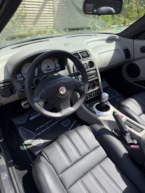 MG ROVER  2002 - 74 108Kms - Premier Main - Parfait Etat - DIstrib ok - SUIVIT MG