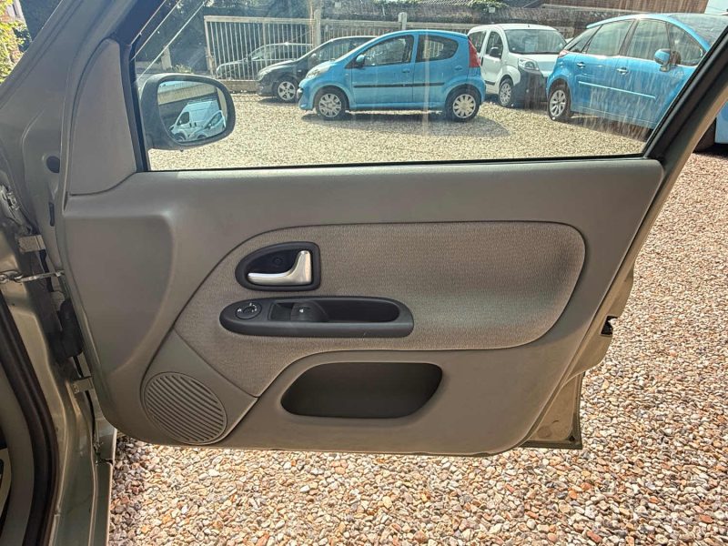 RENAULT CLIO RXE 1.4 16V BVA 2001