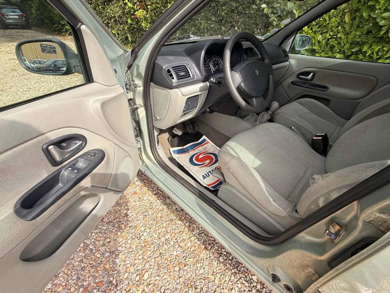 RENAULT CLIO RXE 1.4 16V BVA 2001