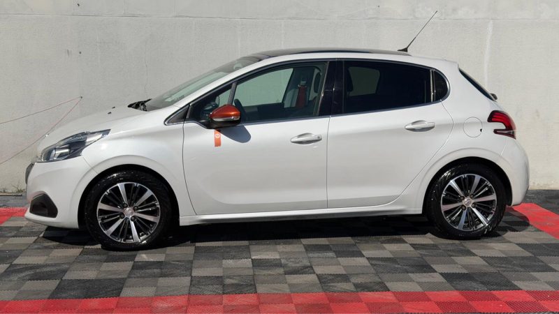 PEUGEOT 208 1.2 E THP  110 CH ROLAND GARROS PARIS   2016