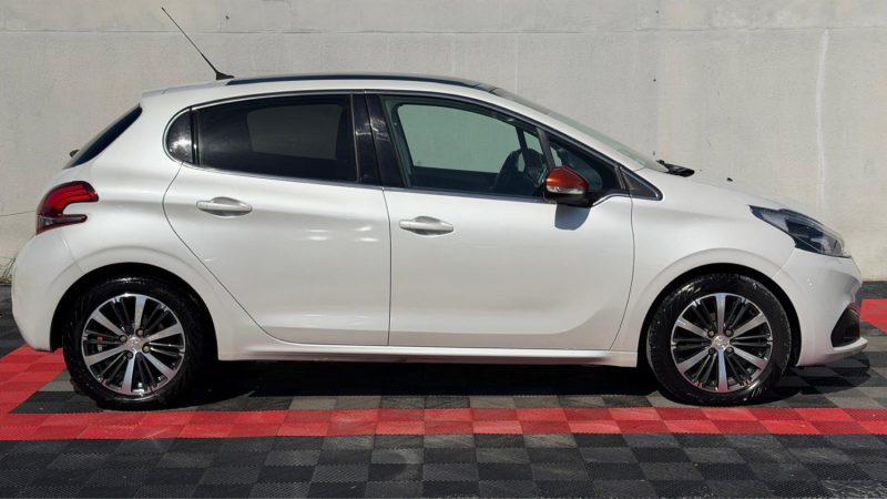 PEUGEOT 208 1.2 E THP  110 CH ROLAND GARROS PARIS   2016