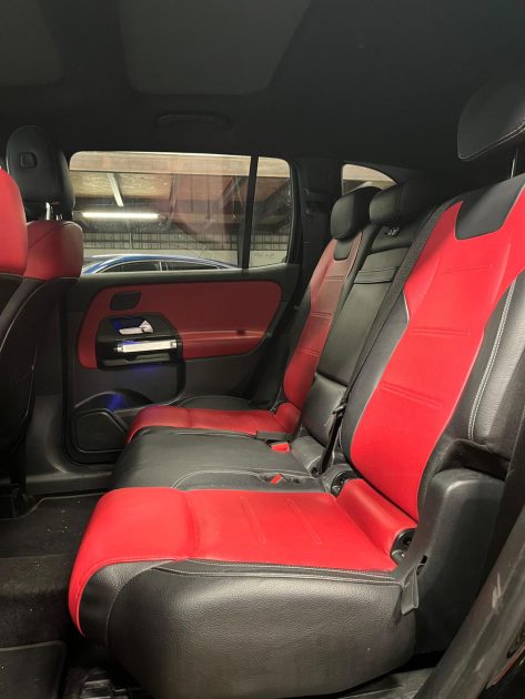MAGNIFIQUE MERCEDES GLB 200D 2.0 150CH 7 PLACES (TOIT OUVRANT, ATTELAGE, SIÈGES CHAUFFANTS) 