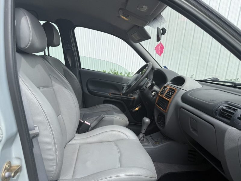 RENAULT CLIO RXE 1.4 16V BVA 2001
