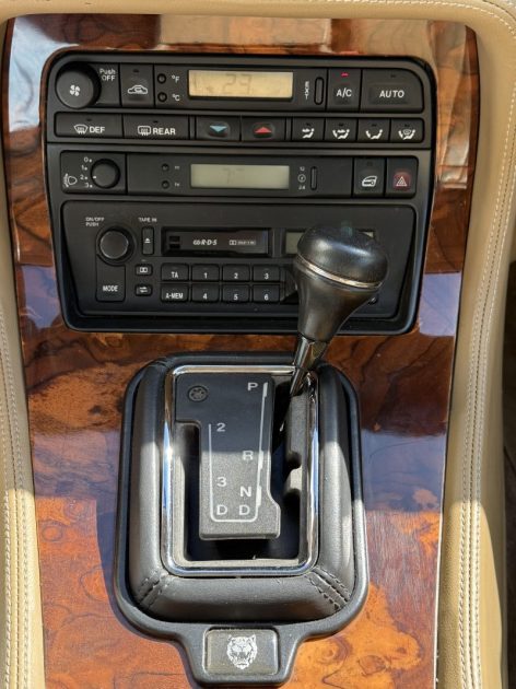 JAGUAR XJ XJ 3.2 PACK V6  211 CV BA / CUIR /CLIM
