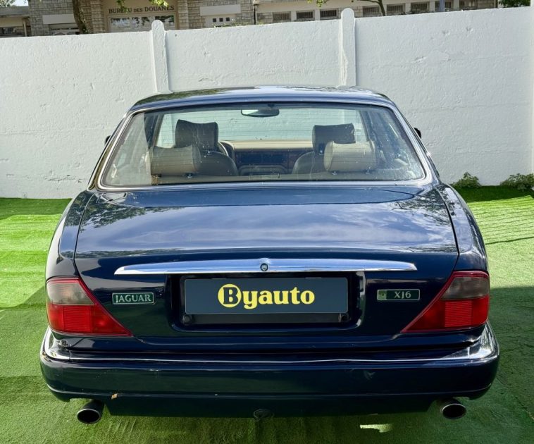 JAGUAR XJ XJ 3.2 PACK V6  211 CV BA / CUIR /CLIM