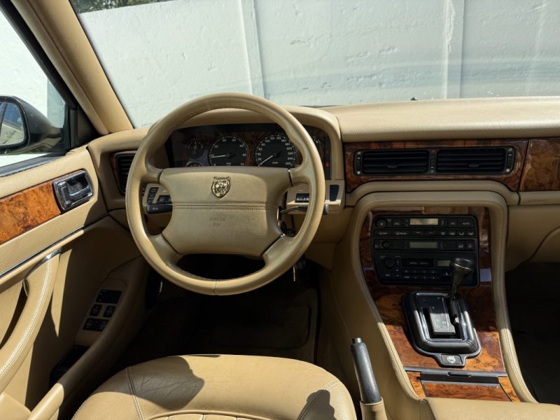 JAGUAR XJ XJ 3.2 PACK V6  211 CV BA / CUIR /CLIM