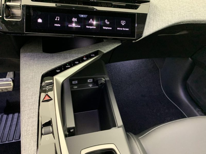 PEUGEOT 3008 HYBRID 145 E-DCS6  GT TOIT OUVRANT 2025