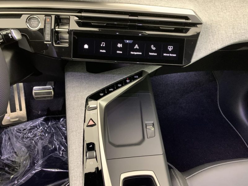 PEUGEOT 3008 HYBRID GT  NEUF EN STOCK 145 E-DCS6 + TOIT OUVRANT 2025