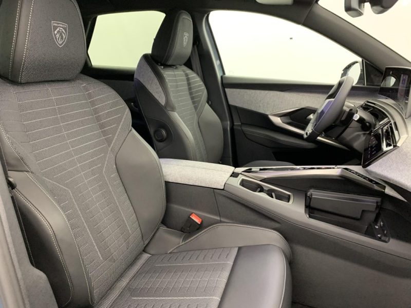 PEUGEOT 3008 HYBRID GT  NEUF EN STOCK 145 E-DCS6 + TOIT OUVRANT 2025