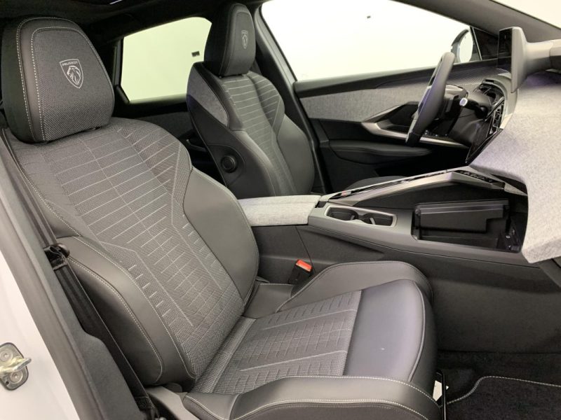 PEUGEOT 3008 HYBRID 145 E-DCS6  GT TOIT OUVRANT 2025