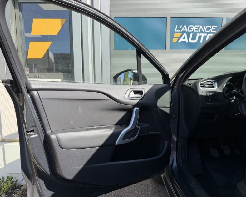 CITROEN DS4 VTi 120 So Chic / CHAINE DE DISTRIBUTION / ENTRETIEN COMPLET