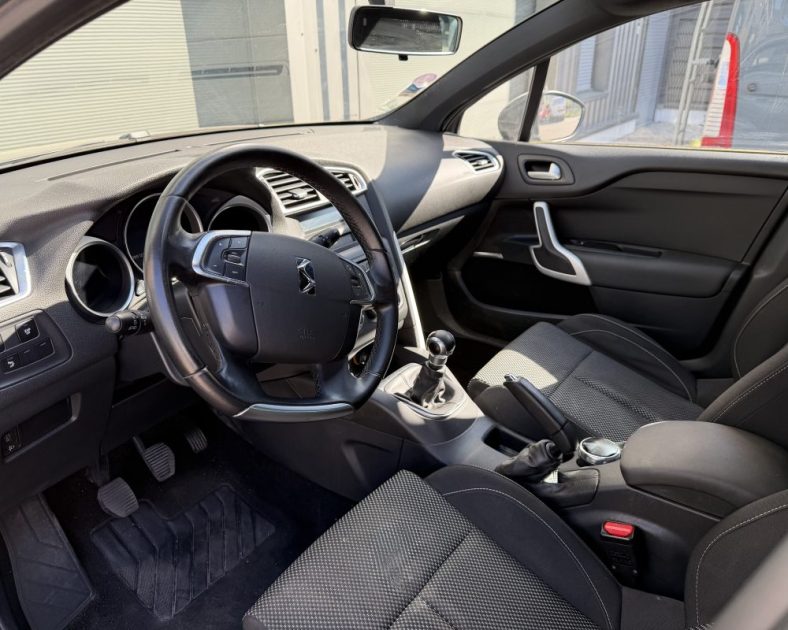CITROEN DS4 VTi 120 So Chic / CHAINE DE DISTRIBUTION / ENTRETIEN COMPLET