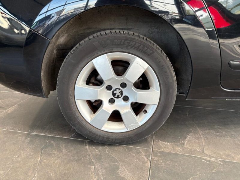 Peugeot  5008 1.6 BlueHDi 120ch 7PL 🚙 1ère main / Suivi complet ✅ / Embrayage neuf 🔧 / Garantie✅